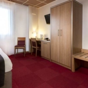 Chambre double adaptée PMR de l'hôtel Campanile Metz Nord - Talange
