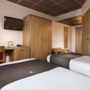 Chambre double adaptée PMR de l'hôtel Campanile Metz Nord - Talange
